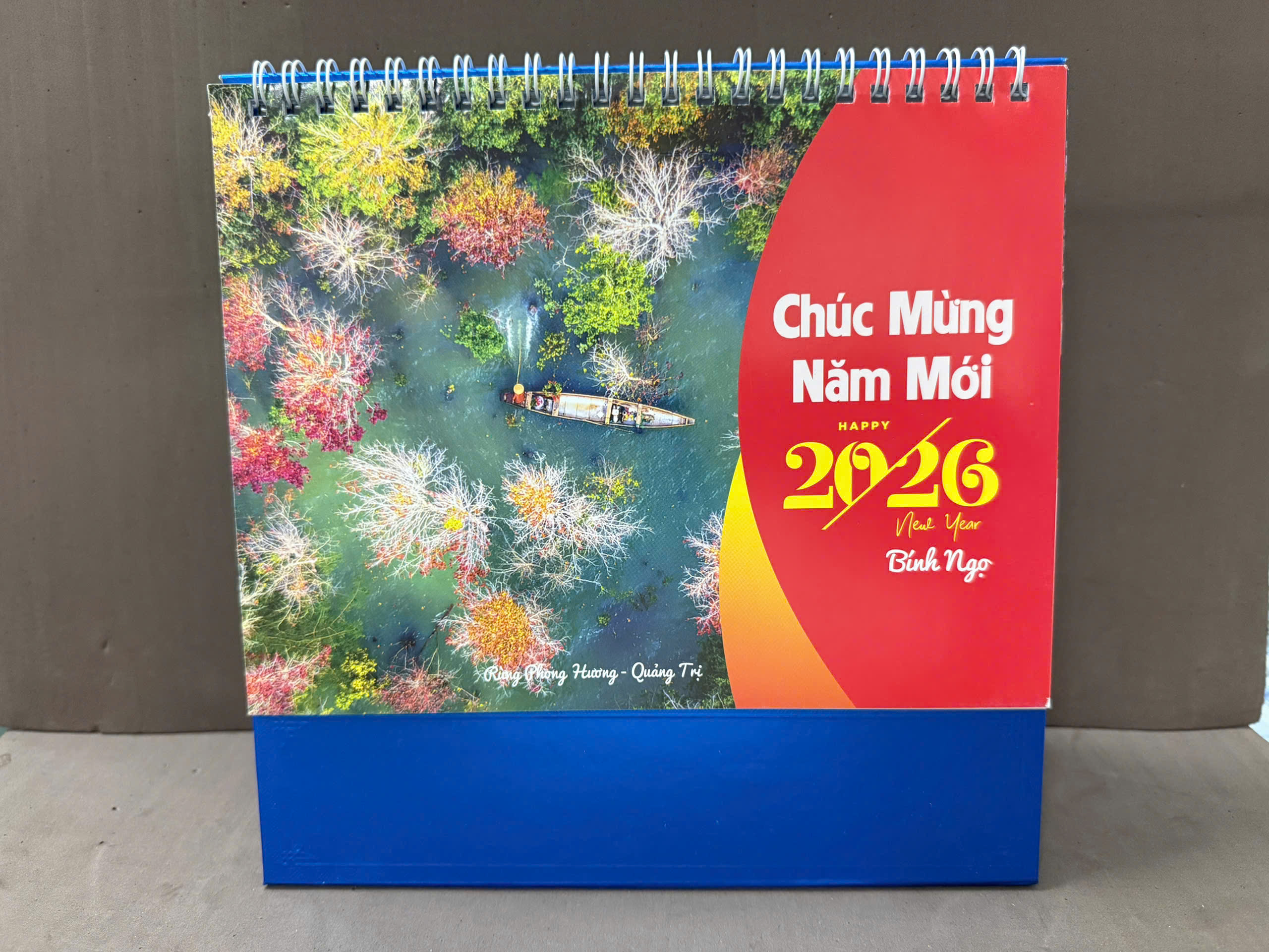 Mẫu lịch chữ A_Phong cảnh đầm hoa