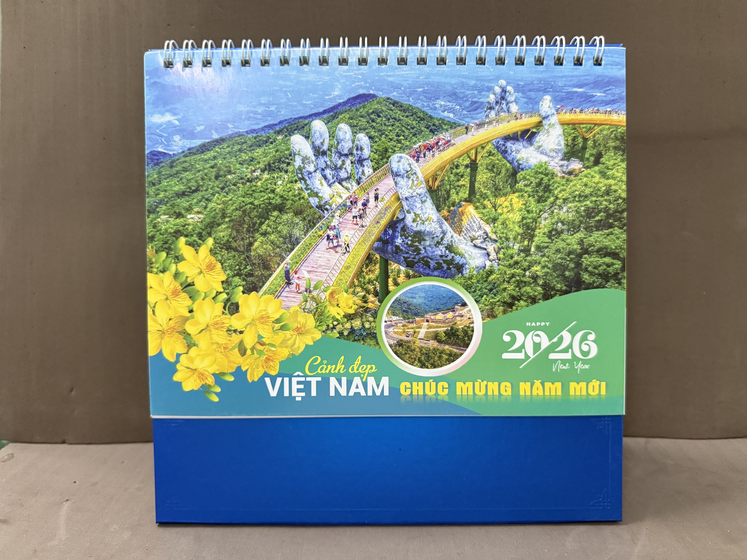 Mẫu lịch chữ A_Cầu bàn tay